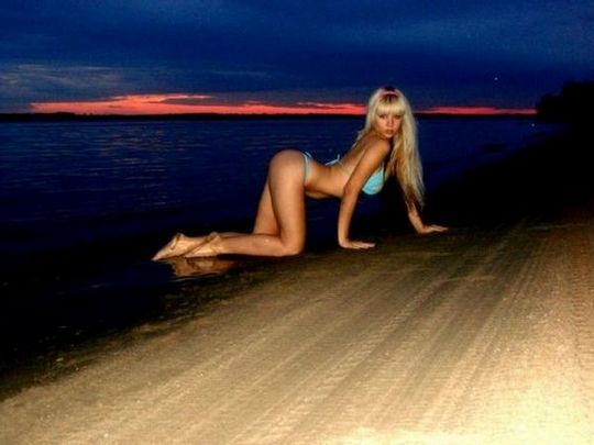 Девушки  загорают на пляжах порно фото